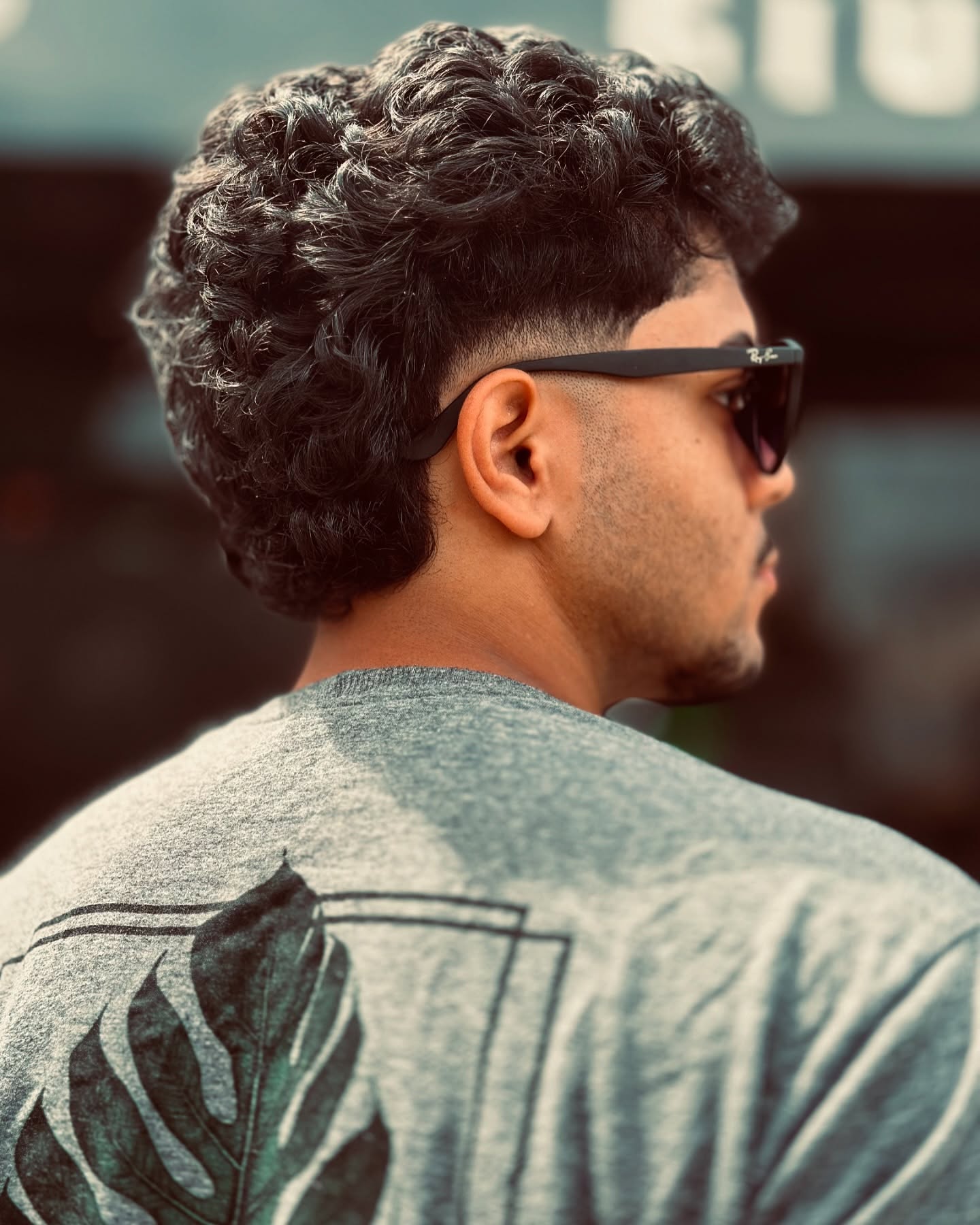 Cliente com corte moderno e textura